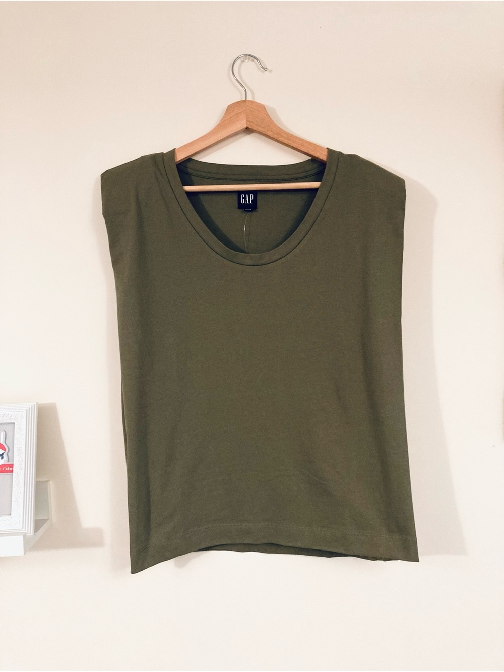 GAP Olive Green Crewneck Sleeveless Tank Top Muscle Tee Shoulder Pads NWTS Large